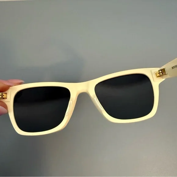Bottega Veneta BV1120S 003 Sunglasses Ivory Grey Lenses Sunglasses Man Bottega Veneta New classic BV1120S-003  main image 3